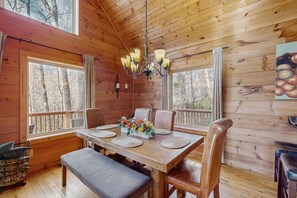 Dining - Cozy cabin with wifi, outdoor hot tub, and fire pit (Sautee Nacoochee)