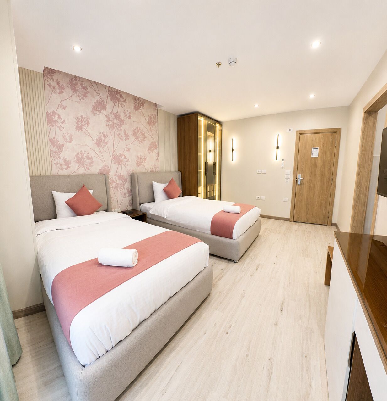 In-room safe, desk, laptop workspace, soundproofing