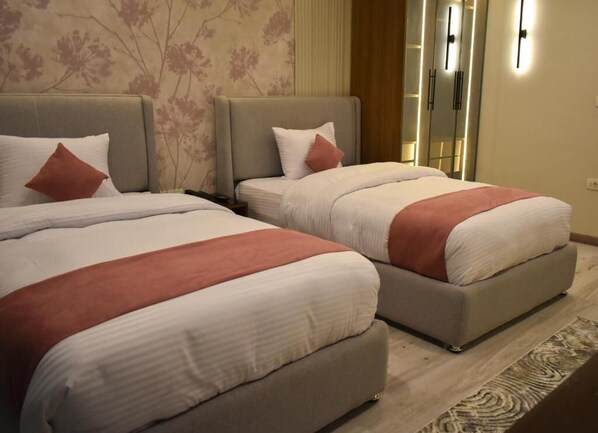 صورة غير مصنفة، 1 من 25، زرّ