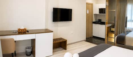 Deluxe Double Room, City View | In-room safe, desk, laptop workspace, soundproofing