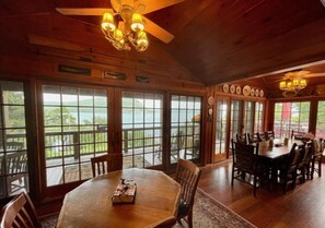 Dining - Arrow Head Lodge (Hague)