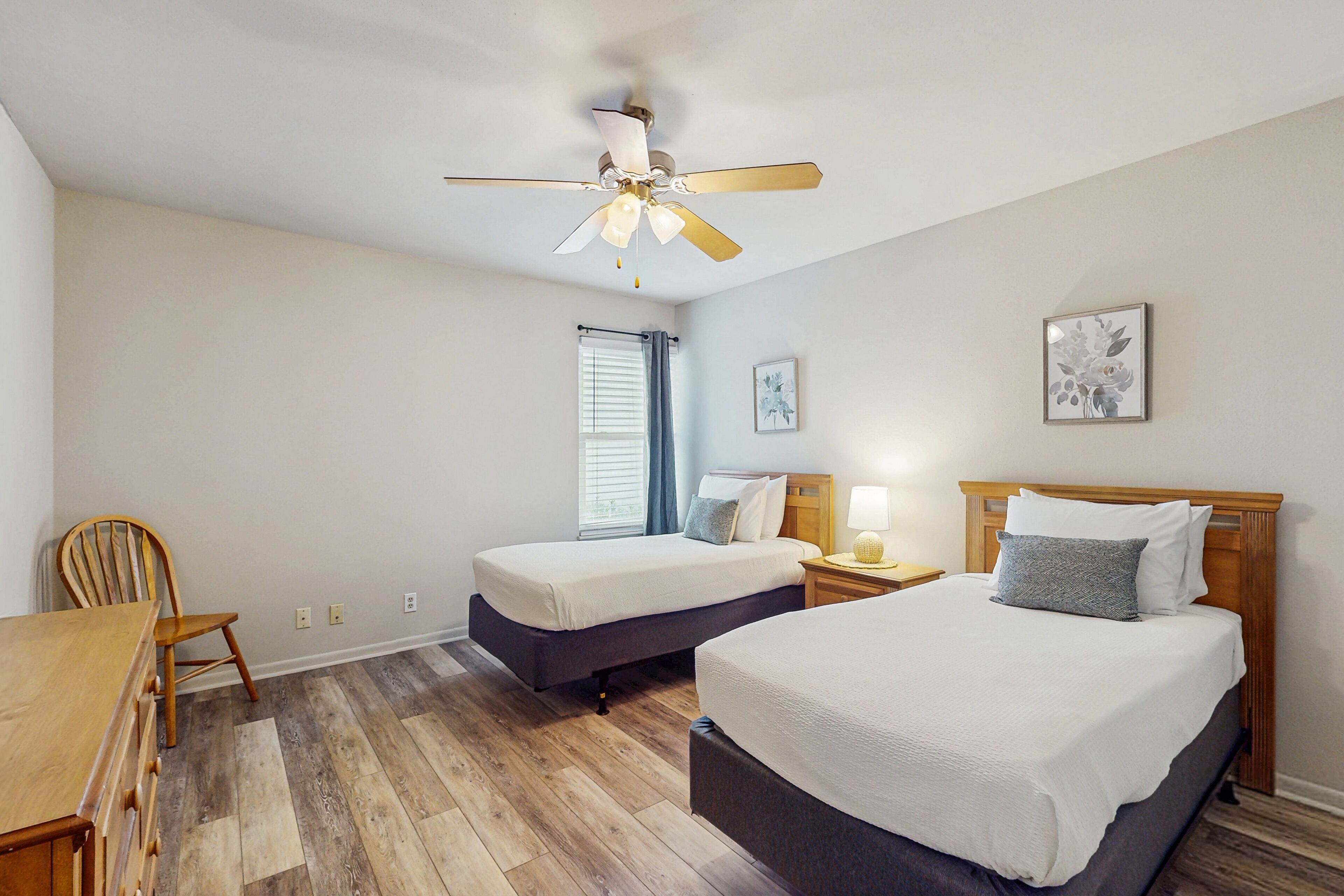 2 bedrooms, iron/ironing board, internet, bed sheets