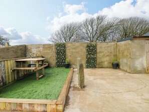 Outdoor dining - Woodpecker (Haverfordwest)