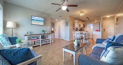 Seas The Day by Avantstay Port A Condo + Walk to Beach + Pools + Tennis, Pickleball, Basketball Court