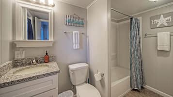 Apartment (2 Bedrooms) | Bathroom | Bathtub