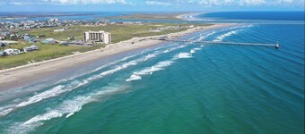 Seas The Day by Avantstay Port A Condo + Walk to Beach + Pools + Tennis, Pickleball, Basketball Court