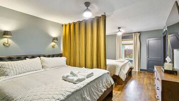 Escrivaninha, ferros/tábuas de passar roupa, Wi-Fi, roupa de cama