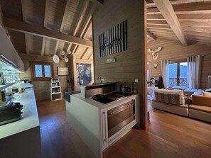 Private kitchen - 1st floor, balcony, fireplace or stove, tv, ski locker, 150m², Méribel (Méribel - Les Allues)