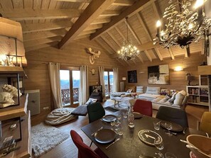 Living area - 1st floor, balcony, fireplace or stove, tv, ski locker, 150m², Méribel (Méribel - Les Allues)