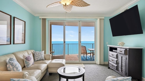 Gulfview Haven by Avantstay Beachfront Condo + Pool + Hot Tub + Spa + Near Pier Park