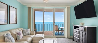 Gulfview Haven by Avantstay Beachfront Condo + Pool + Hot Tub + Spa + Near Pier Park