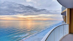Interior - Gulfview Haven by Avantstay Beachfront Condo + Pool + Hot Tub + Spa + Near Pier Park (Panama City Beach)