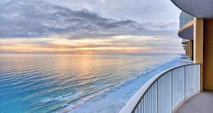 Gulfview Haven by Avantstay Beachfront Condo + Pool + Hot Tub + Spa + Near Pier Park