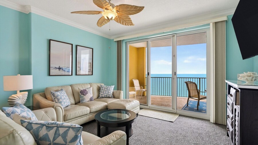 Gulfview Haven by Avantstay Beachfront Condo + Pool + Hot Tub + Spa + Near Pier Park
