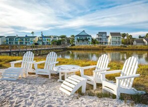 Property grounds - BEACH THERAPY: Lovely Spacious and Comfortable Coastal Family Retreat (Rockport)