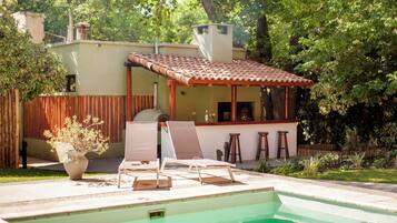 Piscine extérieure (ouverte en saison)