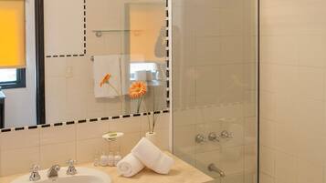 Combined shower/bathtub, hair dryer, towels, soap