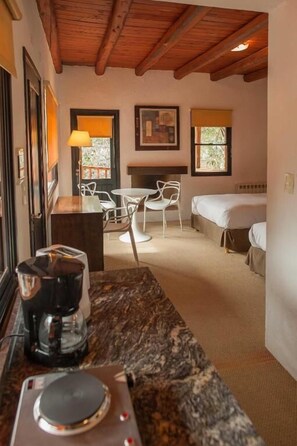 In-room safe, desk, laptop workspace, blackout drapes - Postales (Chacras de Coria)