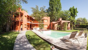 Seasonal outdoor pool - Postales (Chacras de Coria)