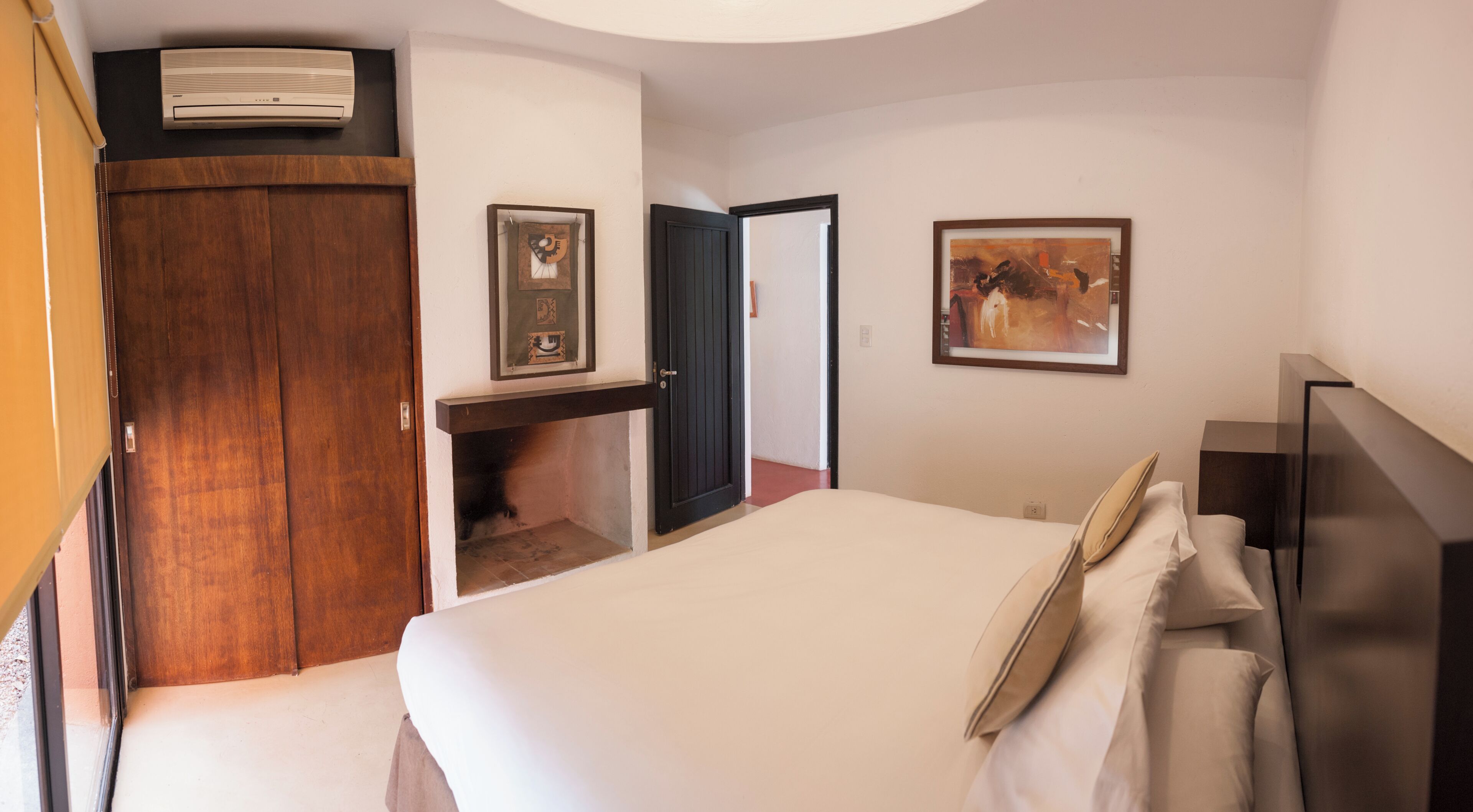 Duplex Classic - utsikt mot trädgården | Värdeförvaringsskåp på rummet, skrivbord och mörkläggningsgardiner