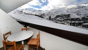 Outdoor dining - Ski-in/ski-out & foot of the slopes, 2nd floor, balcony, tv, ski locker, 28m², Les Menuires (Les Menuires)
