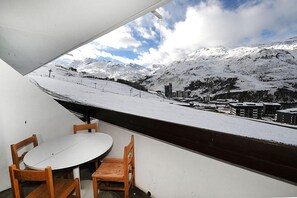 Outdoor dining - 200m from resort center, 2nd floor, balcony, tv, ski locker, 28m², Les Menuires (Les Menuires)