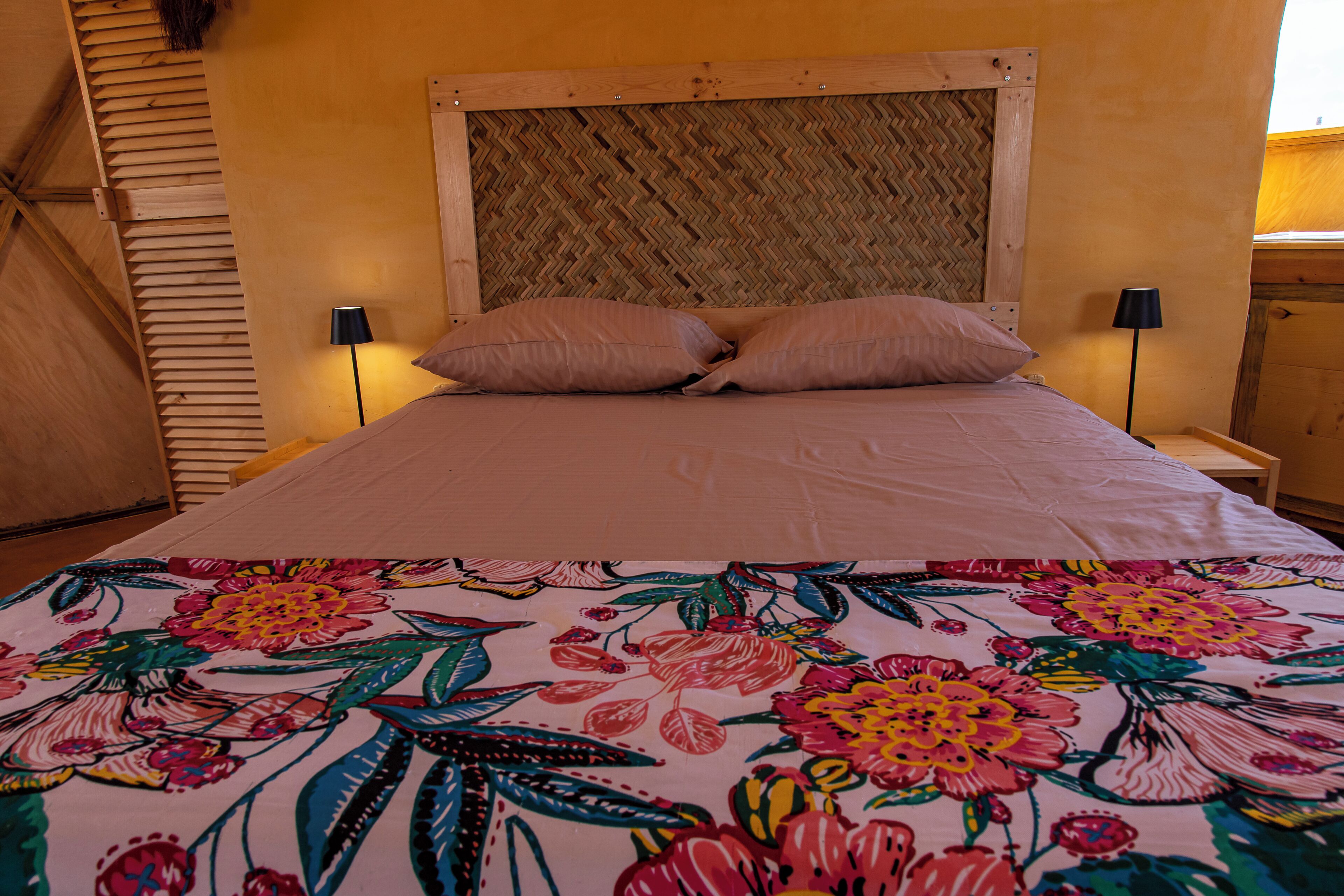 1 bedroom, internet, bed sheets