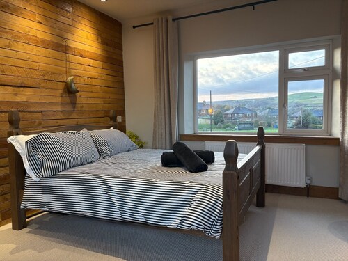 Detached 3-bedroom house with parking, EV charging and garden cinema room