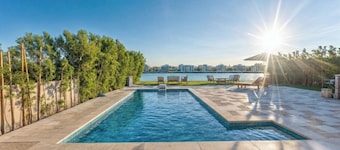 Private pool open sea villa 4 bedrooms in Fanadir