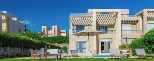 Private pool open sea villa 4 bedrooms in Fanadir