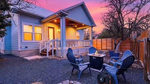 Chestnut Ember by Avantstay Indoor-outdoor Living + Firepit + Balcony + Near Downtown Austin Hotspots
