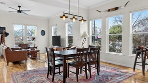 House (3 Bedrooms) | Interior - Chestnut Ember by Avantstay Indoor-outdoor Living + Firepit + Balcony + Near Downtown Austin Hotspots (Austin)