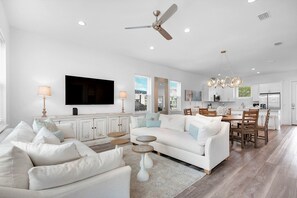 Living area - Bliss: Gated! Pool! Free Golf Cart! Sleeps 20! (Miramar Beach)