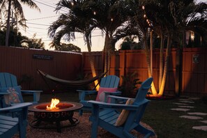 Property grounds - Tropical Oasis • 8 min to Beach & 20 min to Hard Rock Stadium (Hollywood)