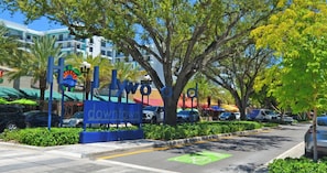 Property grounds - Tropical Oasis • 8 min to Beach & 20 min to Hard Rock Stadium (Hollywood)