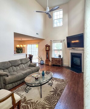 Unclassified image, 2 of 19, button - Bright + Airy 3-Bed Home in NW Raleigh.  Just Minutes from RDU + RTP! (Raleigh)