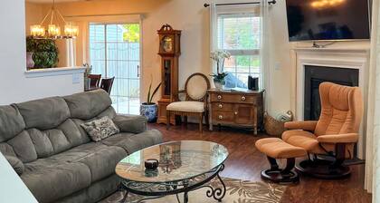 Bright + Airy 3-Bed Home in NW Raleigh with Fenced Yard. Minutes from RDU + RTP!