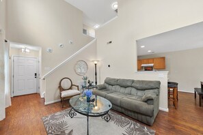 Unclassified image, 3 of 19, button - Bright + Airy 3-Bed Home in NW Raleigh.  Just Minutes from RDU + RTP! (Raleigh)