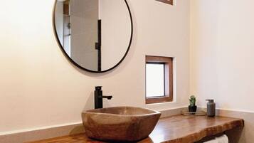 Casa, patio | Bagno | Set di cortesia gratuito, asciugacapelli, asciugamani, sapone