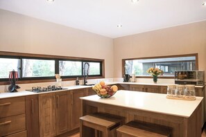 House (B2) | Private kitchen | Fridge, microwave, oven, stovetop - Killay by Wynwood House (Calca)