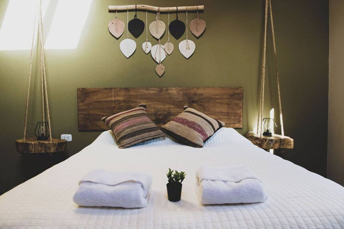 Maison, patio | Bureau, fer et planche à repasser, accès au Wi-Fi (inclus)