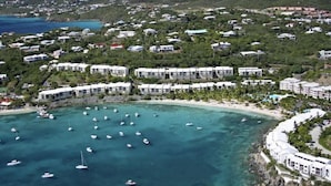 På stranden
