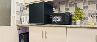 1-bedroom apartment near Islamabad International Airport with cool AC comfort