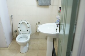 Shower, towels, soap, toilet paper - 1-bedroom apartment near Islamabad International Airport with cool AC comfort (Islamabad)