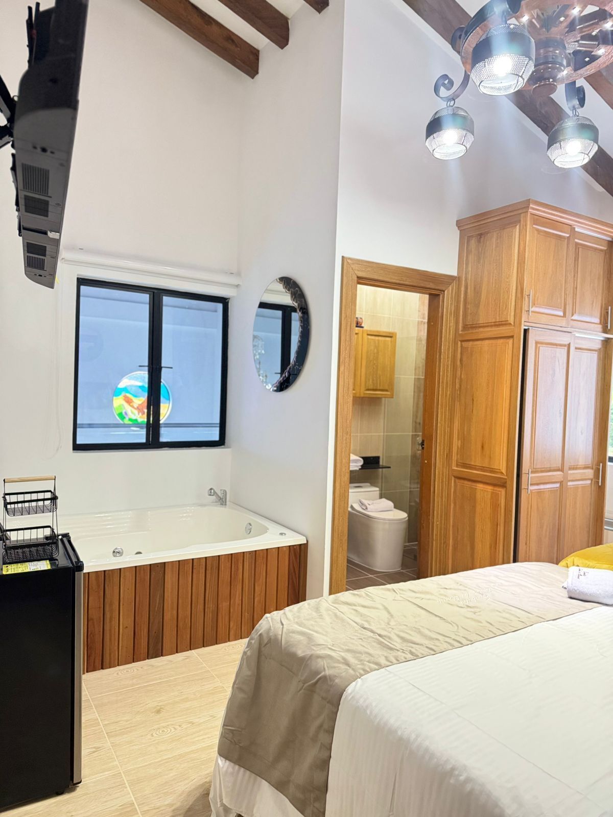 Chambre, vue cour intérieure