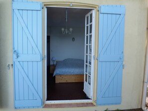 6 bedrooms, iron/ironing board, free WiFi - Waterfront villa, Giens Hyères, 12 pers, view Porquerolles, creeks&beaches (Hyères)