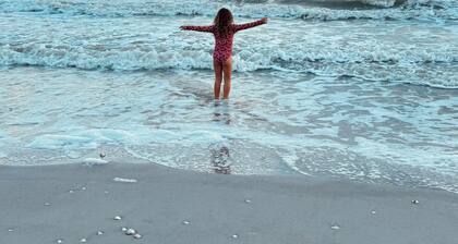 Beachfront Condo + Heated Pool, Hot Tub, Tennis + Walk to Dining