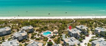 Beachfront Condo + Heated Pool, Hot Tub, Tennis + Walk to Dining
