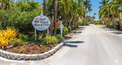 Beachfront Condo + Heated Pool, Hot Tub, Tennis + Walk to Dining