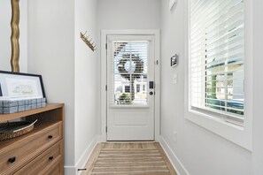 Interior - Lonestar on the Plains  Designer 3BR Cottage Pet Friendly Close to Campus (Auburn)